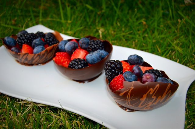 easy chocolate bowls with berries